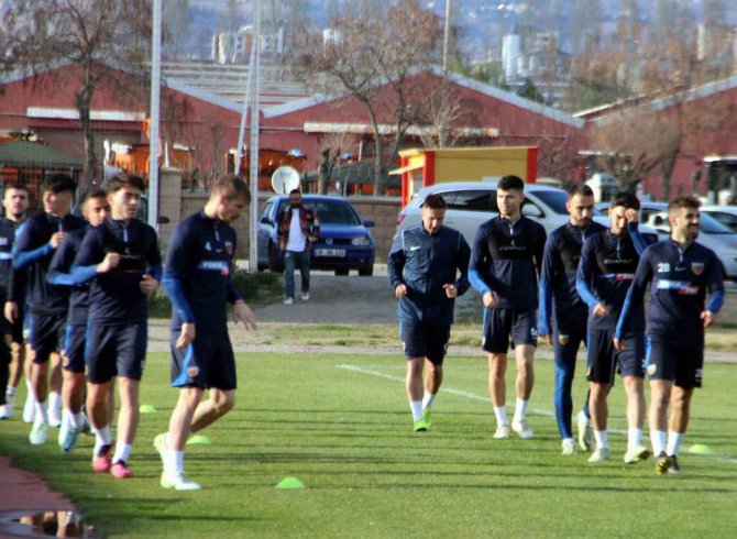 Dimitrios Kolovetsios: "Hepimiz Depremleri Düşünüyoruz, Bunu Saklayamam"