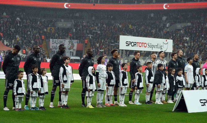 Spor Toto Süper Lig: Beşiktaş: 0 - İ̇stanbulspor: 0 (Maç Devam Ediyor)
