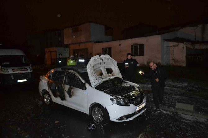Tekirdağ’da Yanan Otomobil Hurdaya Döndü