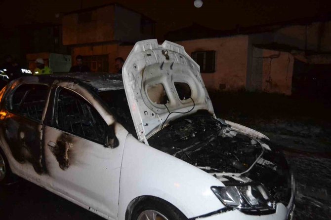 Tekirdağ’da Yanan Otomobil Hurdaya Döndü