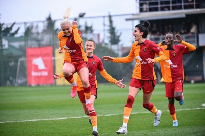 Galatasaray Kadın Futbol Takımı Normal Sezonu Lider Tamamladı
