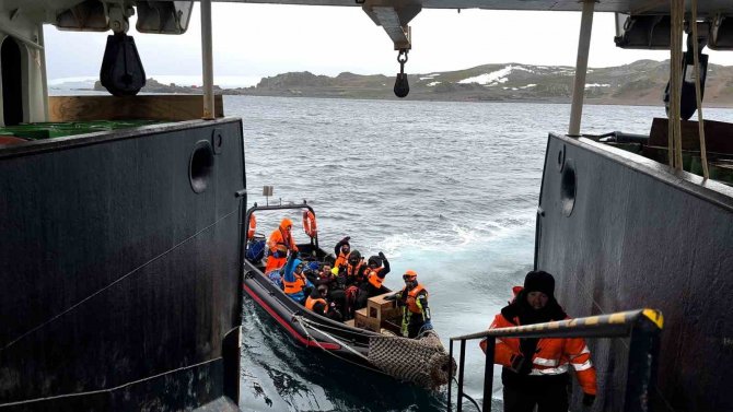 Türk Araştırmacılar, Beyaz Kıta’da 8 Farklı Ülkeye Ait Bilim Üssünü Ziyaret Etti