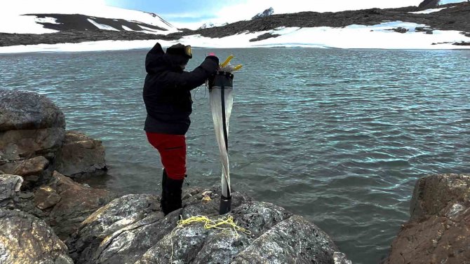 Türk Araştırmacılar, Beyaz Kıta’da 8 Farklı Ülkeye Ait Bilim Üssünü Ziyaret Etti