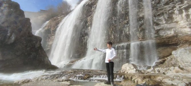 Belgesel İzleyenleri Ağlattı
