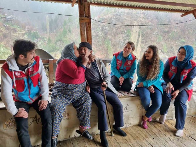 Sydv Bünyesinde Kurulan ’Vefa Birimi’ Ekipleri İhtiyaç Sahiplerinin Hizmetine Koşuyor