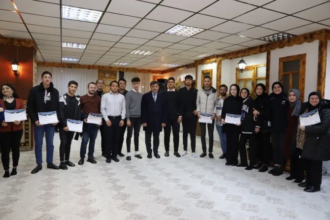 Yardımlaşma Kampanyasında Gönüllü Çalışanlara Teşekkür Belgesi Verildi