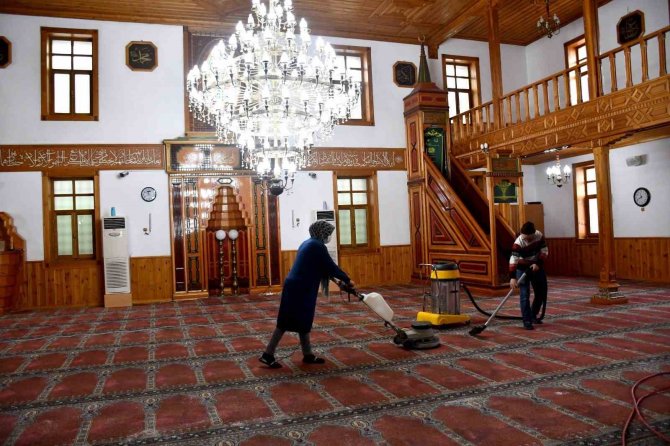 Ramazan Ayı Öncesi Camilerde Temizlik Seferberliği