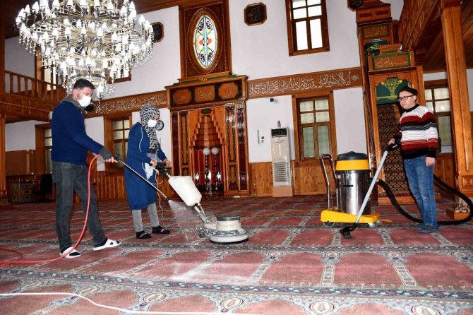 Ramazan Ayı Öncesi Camilerde Temizlik Seferberliği