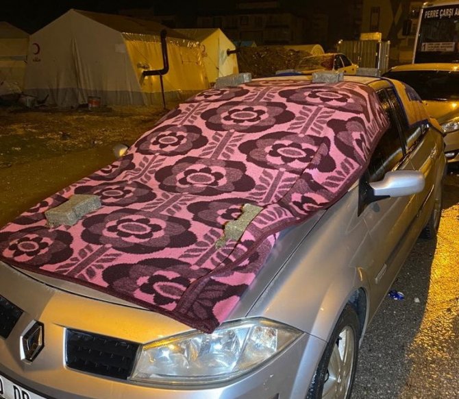 Dolu Yağışına Karşı Araçlara Battaniye Ve Yorganlı Önlem