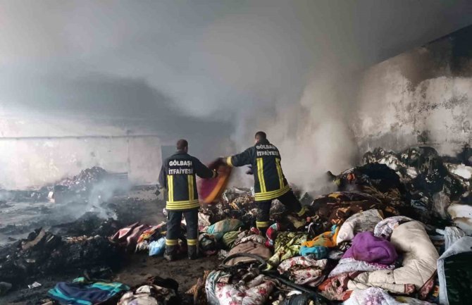Yardım Malzemelerinin Bulunduğu Depoda Yangın Çıktı