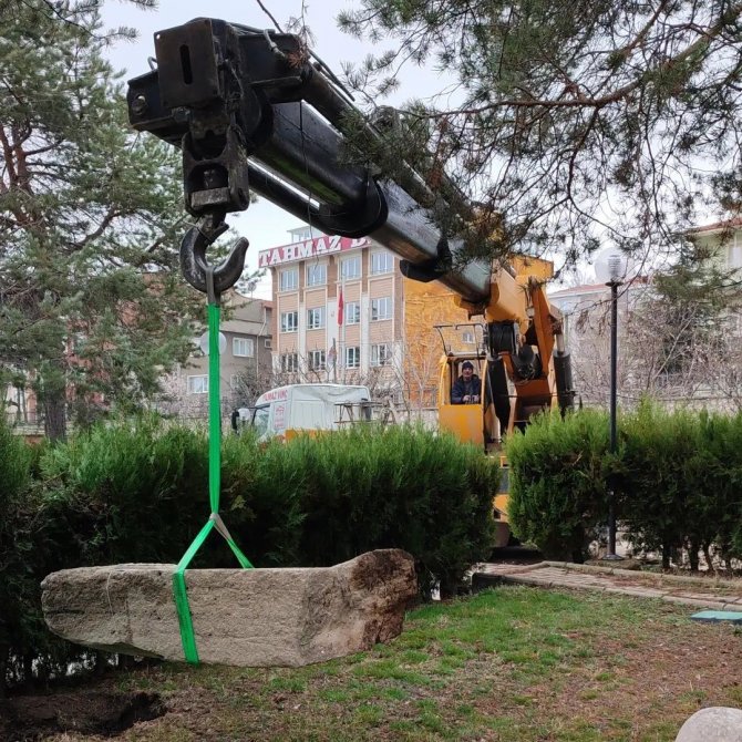 Ağır Taş Eserler Yeni Müzeye Taşınmaya Başladı