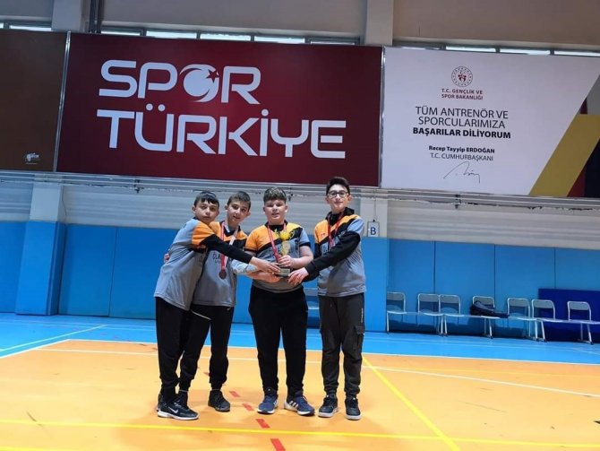 Atatürk Ortaokulu Şuhutluları Sevince Boğdu