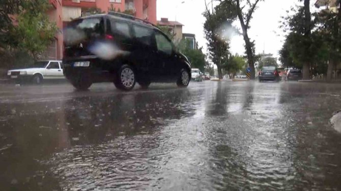Aksaray’da Yağmur Etkili Oluyor