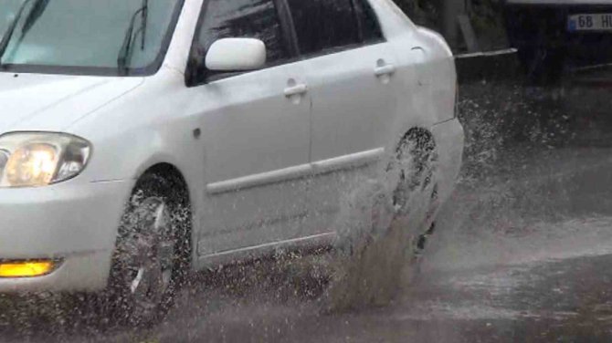 Aksaray’da Yağmur Etkili Oluyor