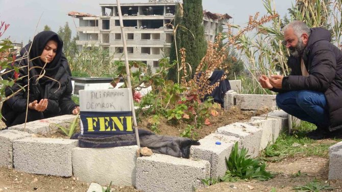 Depremde Evladını Kaybeden Acılı Anne, Oğlunun Kırkında Mezarı Başında Feryat Etti