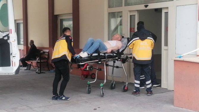 Silahla Vuruldu, Yaralı Vaziyette Aracını Kullanarak Karakola Sığındı