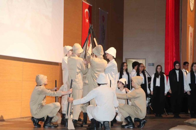 Liseli Gençler, ‘Çanakkale Destanı’nı Canlandırdı