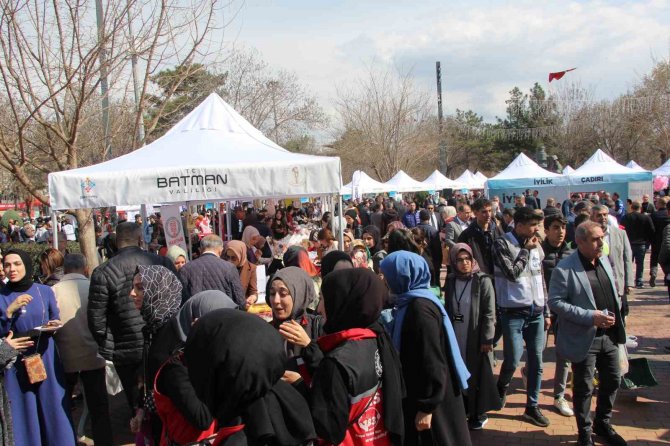 Batman’da Panayırda Depremzedeler İçin 1 Milyon 841 Bin Lira Gelir Elde Edildi