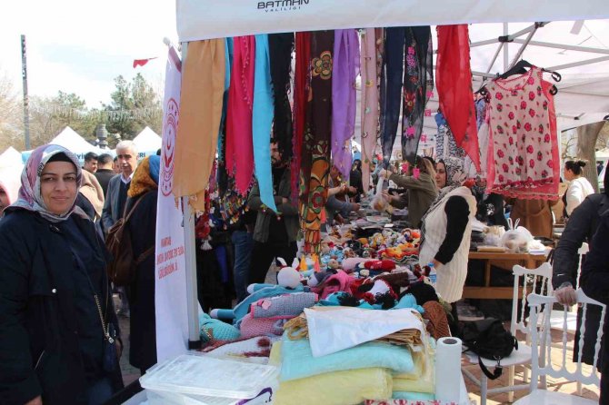 Batman’da Panayırda Depremzedeler İçin 1 Milyon 841 Bin Lira Gelir Elde Edildi