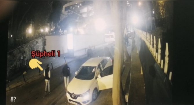 İ̇stanbul’da Kiralık Araçla Kadına Kapkaç Kamerada