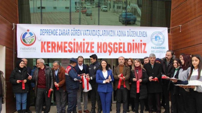 Pazaryeri’nde Depremzedeler İçin Hayır Çarşısı Kuruldu