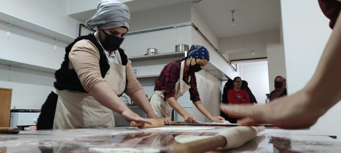 Kendi İşinin Patronu Olmak İsteyen Kadınlar Kurslarda Ter Döküyor