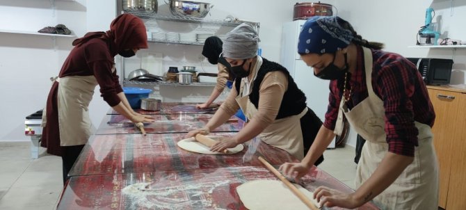 Kendi İşinin Patronu Olmak İsteyen Kadınlar Kurslarda Ter Döküyor