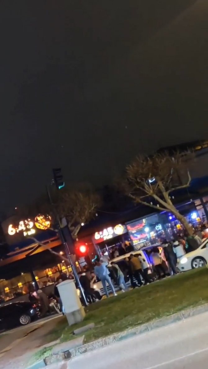 Asker Eğlencesinde Yolu Kapatarak Oyun Oynayan Magandalar Kameralarda