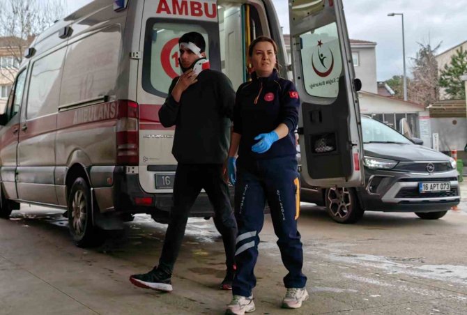Bursa’da Kontrolden Çıkan Kamyonet Yan Yattı: 1 Yaralı