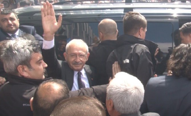 Kılıçdaroğlu’na İ̇zmir’de Miting Gibi Karşılama