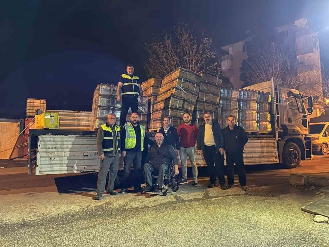 Gölcük’ten Depremzedelere Yardımlar Sürüyor