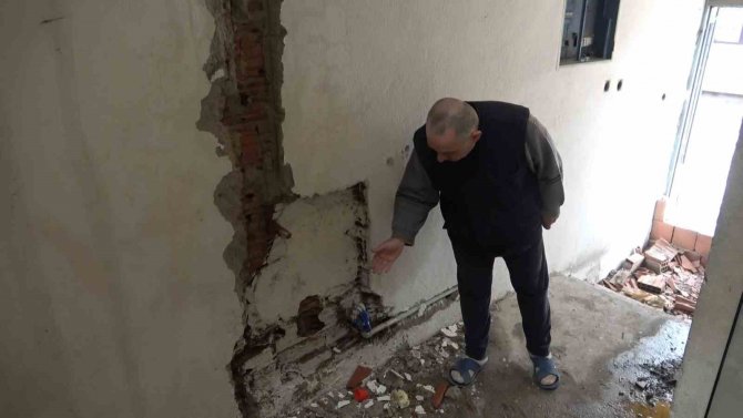 Depremzede Aileye Yuva Olacaktı, Hırsızlar Bir Gecede Kullanılamaz Hale Getirdi