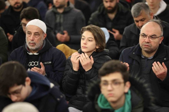Diyanet İ̇şleri Başkanı Erbaş İmam Hatipli Gençlerle Sabah Namazında Buluştu