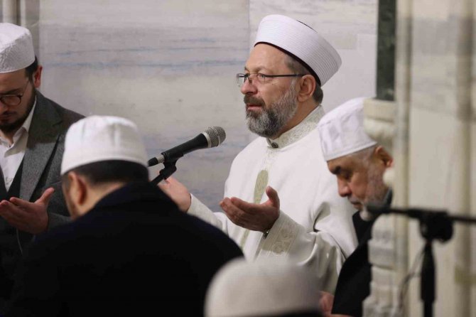 Diyanet İ̇şleri Başkanı Erbaş İmam Hatipli Gençlerle Sabah Namazında Buluştu