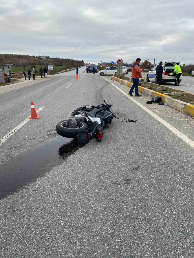Otomobile Arkadan Çarpan Motosiklet Sürücüsü Hayatını Kaybetti