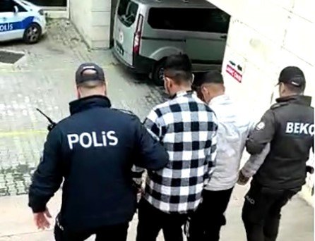 Edremit’te Oto Fareleri Kıskıvrak Yakalandı
