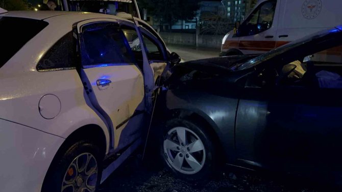 Elazığ’da İki Otomobil Çarpıştı: 7 Yaralı