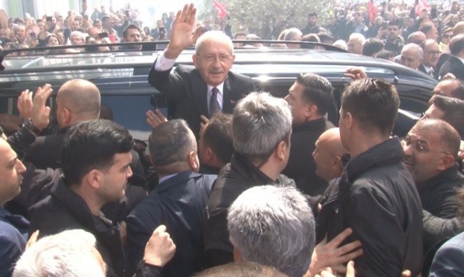 Kılıçdaroğlu’na İ̇zmir’de Miting Gibi Karşılama