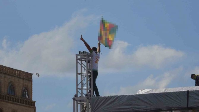 Mardin’de Nevruz Kutlamasında Pkk Paçavrası Açtılar