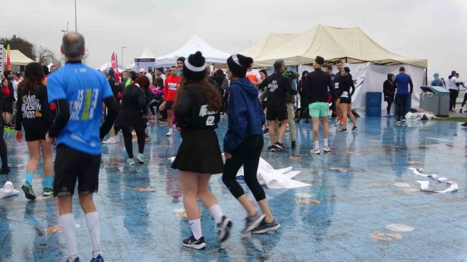 Winter Run İ̇stanbul’da Yarışmacılar Deprem Bölgesine Yardım İçin Koştu