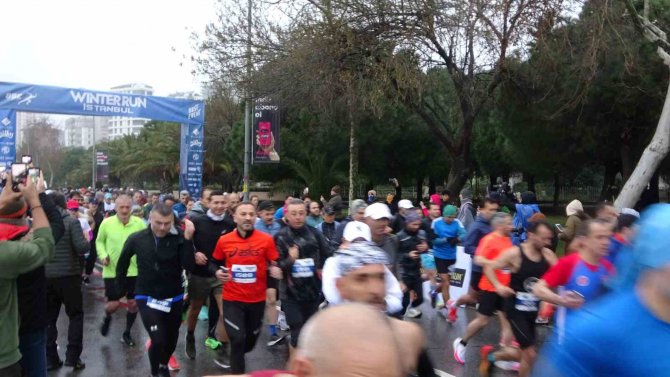 Winter Run İ̇stanbul’da Yarışmacılar Deprem Bölgesine Yardım İçin Koştu
