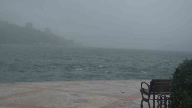 İ̇stanbul’da Yoğun Sis Etkili Oldu