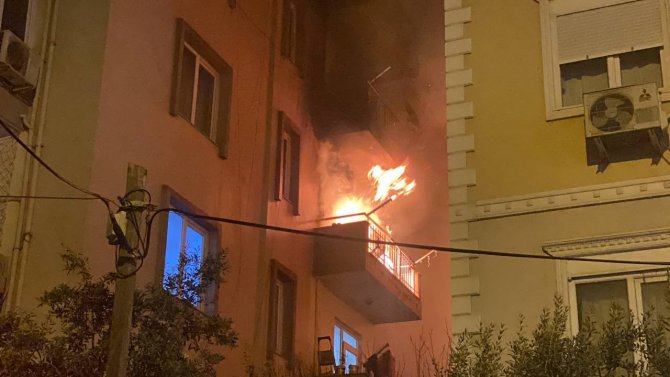Öfkesini Evinden Çıkardı: Oturduğu Daireyi Ateşe Verip Kaçtı