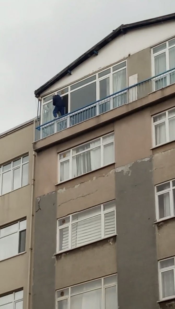Kağıthane’de Cam Silen Kadının Tehlikeli Anları Kamerada