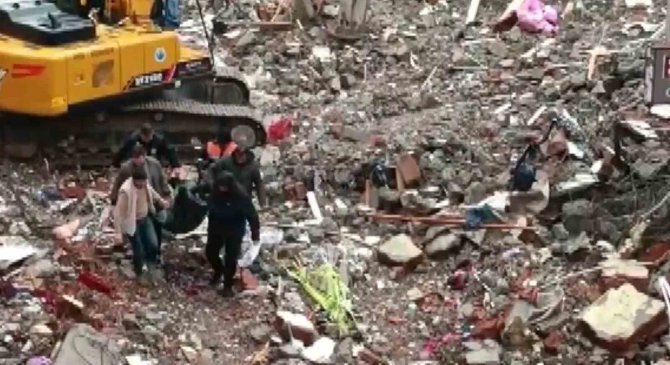 42 Gün Sonra Enkazdan Bir Kişinin Cansız Bedeni Çıkarıldı