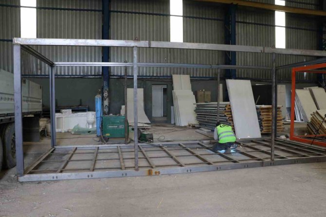 Deprem Bölgesinde Yağış Sonrası Konteyner Üretimi Hızlandı