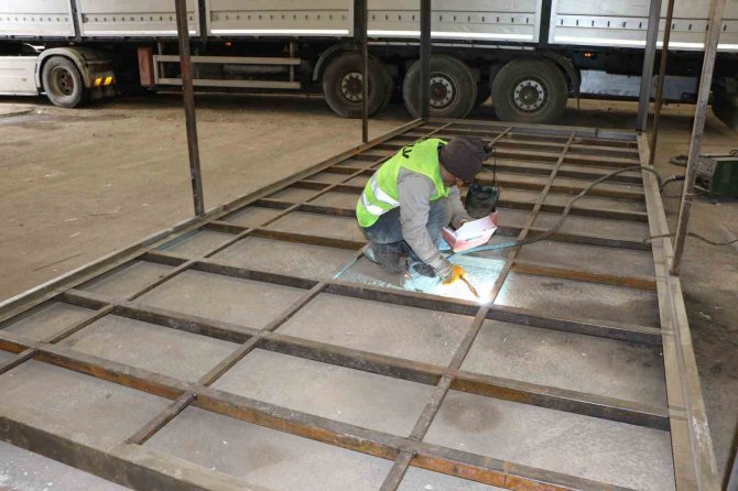 Deprem Bölgesinde Yağış Sonrası Konteyner Üretimi Hızlandı