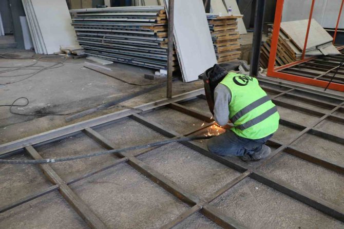 Deprem Bölgesinde Yağış Sonrası Konteyner Üretimi Hızlandı