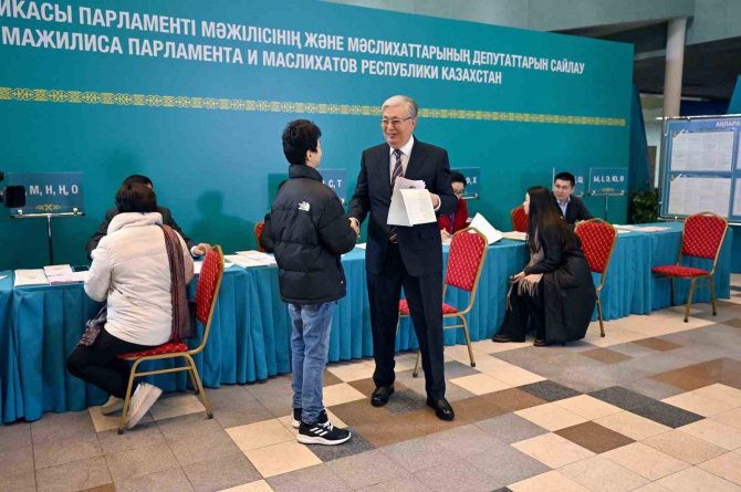 Kazakistan’da Halk Parlamento Ve Yerel Meclis Seçimleri İçin Sandık Başında