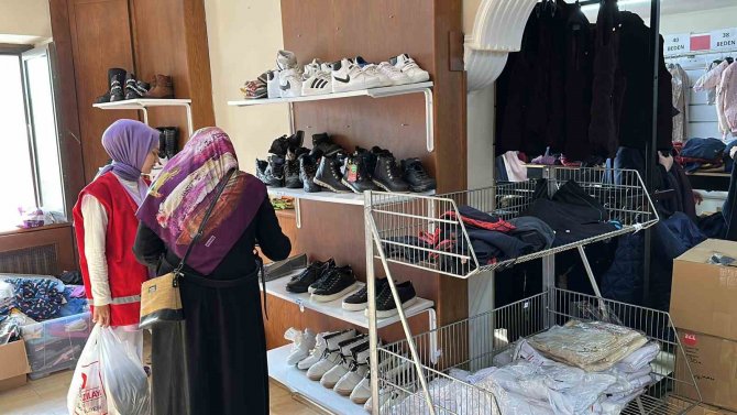 Depremzedelere Kızılay’dan Yardım Eli: Tüm İhtiyaçları Karşılanıyor